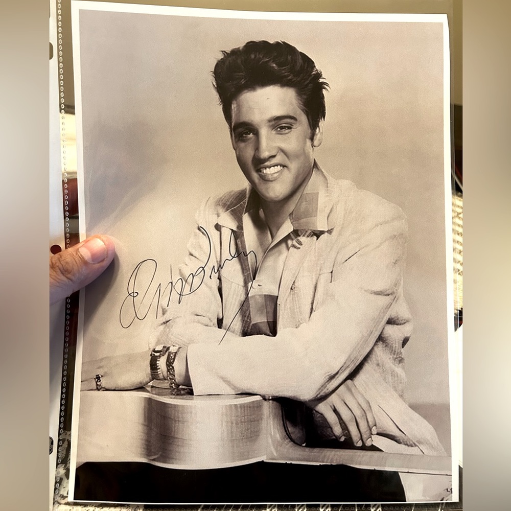 Elvis Presley signed (reprint) ✍🏼